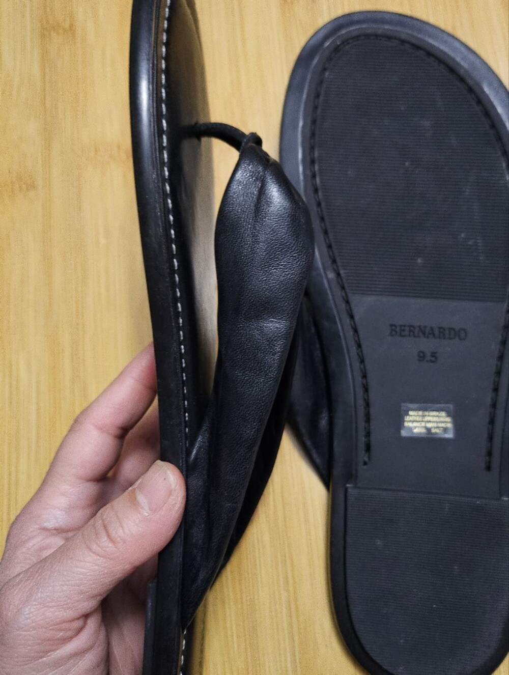 Bernardo Black Leather Knot-Detail Women's Flip Flops - Picture 6 of 8